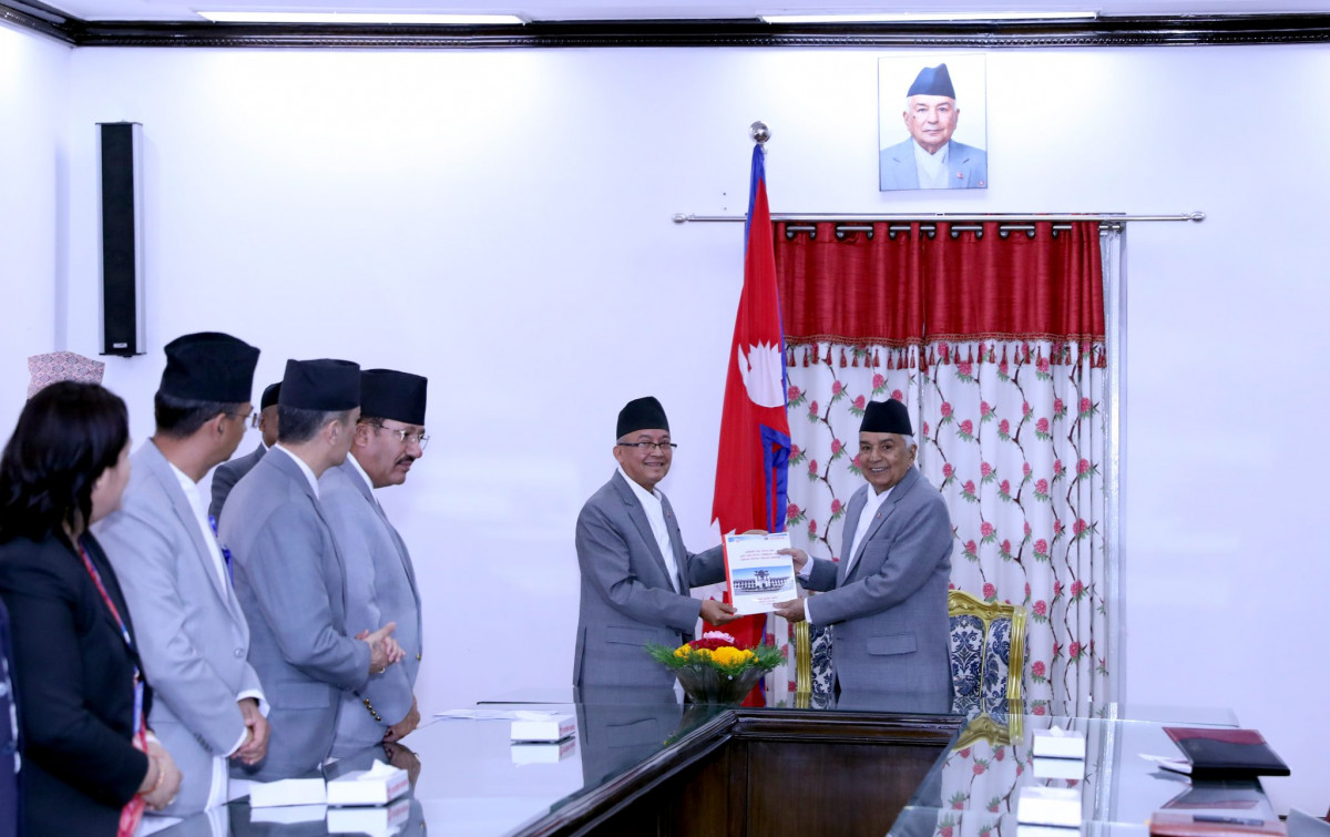 निर्वाचन आयोगले राष्ट्रपतिलाई बुझायो उपनिर्वाचनको परिणाम 