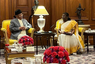प्रधानमन्त्री प्रचण्ड र भारतीय राष्ट्रपति मुर्मूबीच भेटवार्ता 