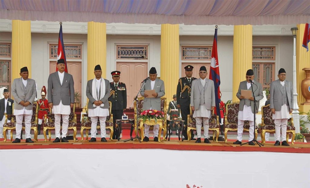 ओलीले लिए प्रधानमन्त्रीको शपथ 