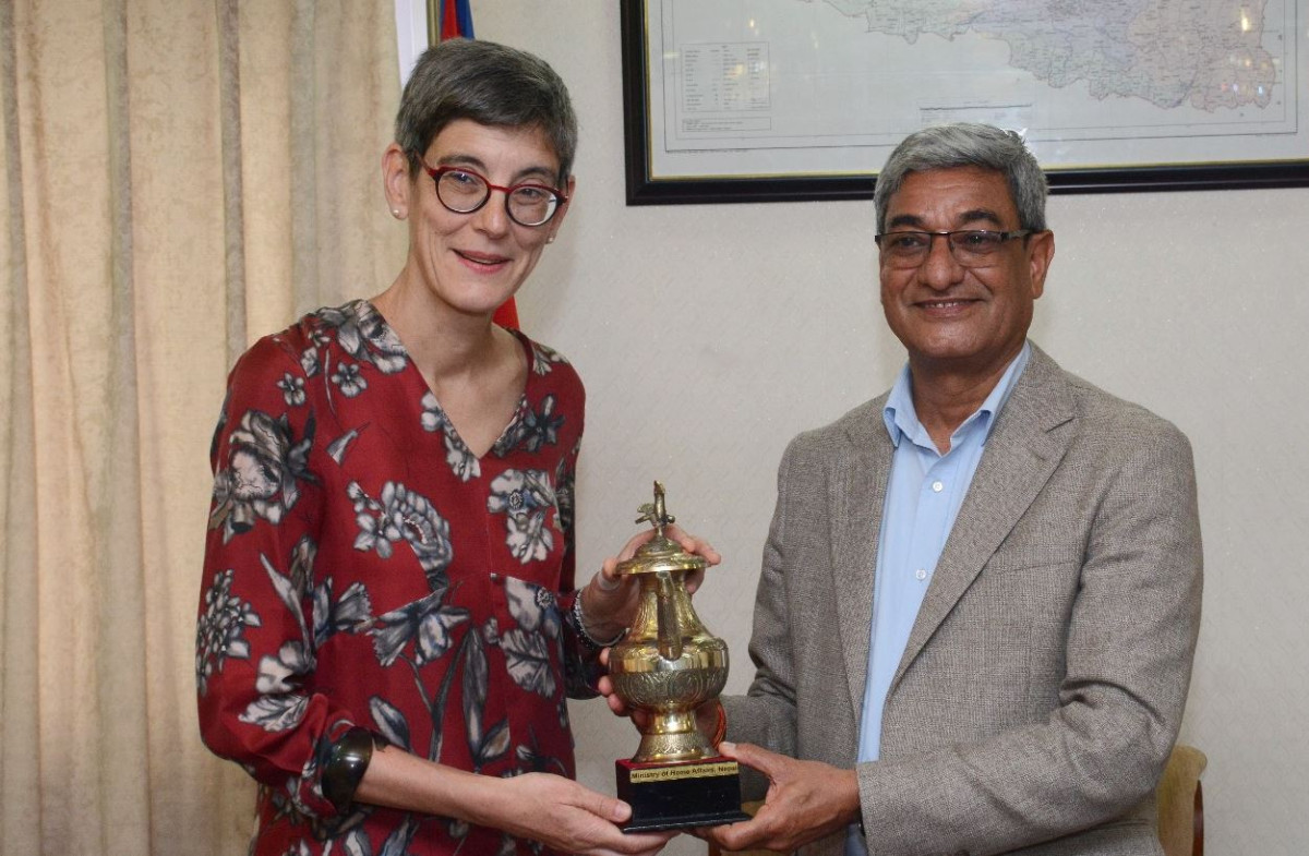 गृहमन्त्री लेखक र स्वीस राजदूत मेउलीबीभ भेटवार्ता गृहमन्त्रालय 