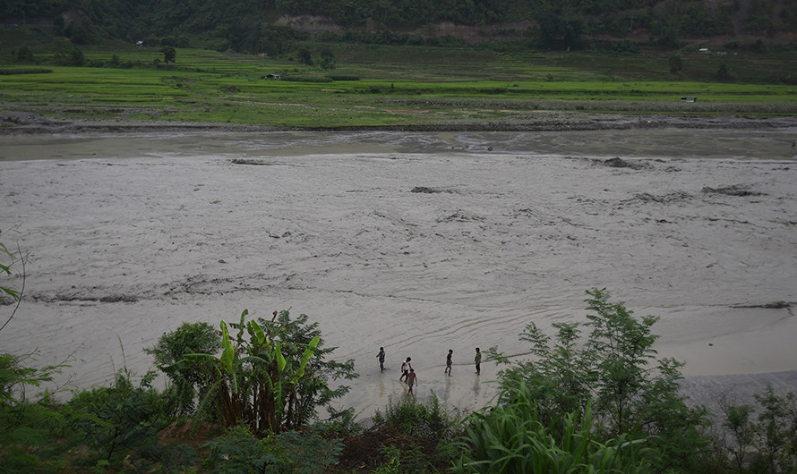 सुनकोसी नदिमा जिप खस्यो, तीन जना बेपत्ता