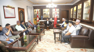 यातायत क्षेत्रका प्रतिनिधिसँग माओवादी अध्यक्ष प्रचण्डले गरे छलफल 
