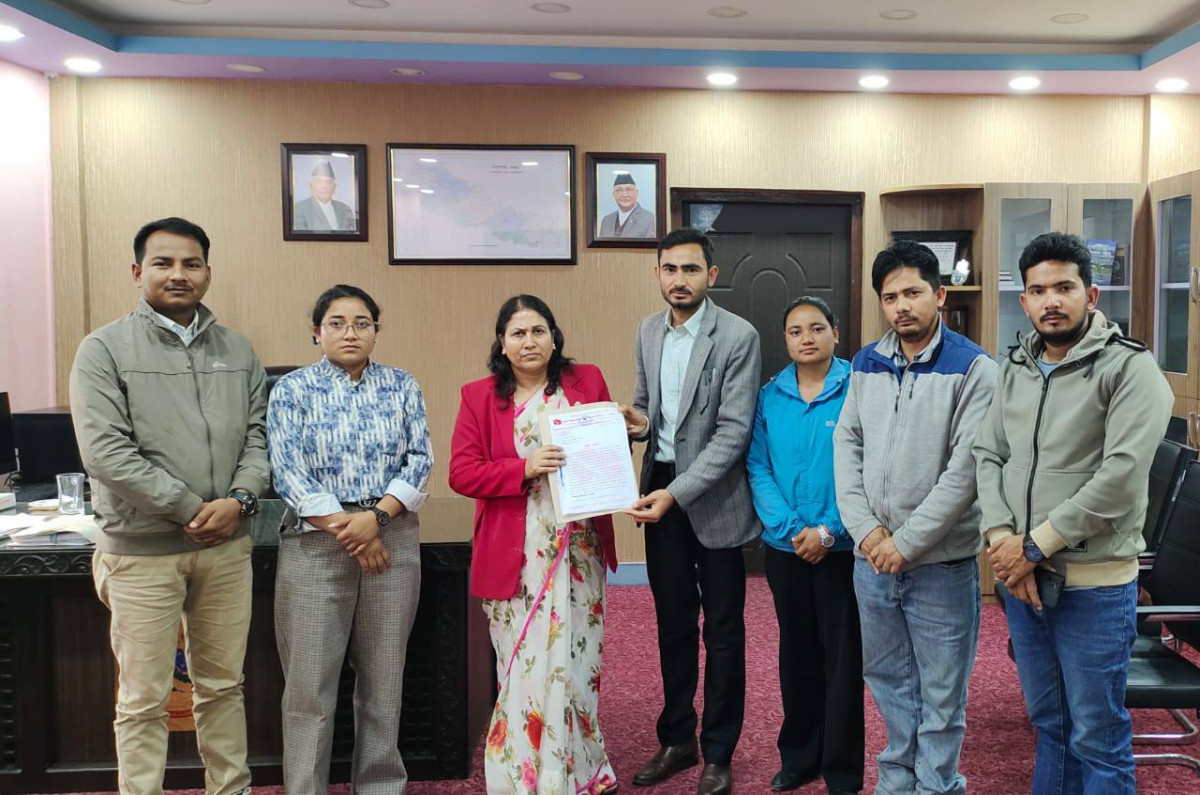 नयाँ शिक्षा ऐन अबिलम्ब जारी गर्नुपर्ने लगायतका ३८ बुँदे मागसहित अखिल क्रान्तिकारीले शिक्षामन्त्रीलाई बुझायो मागपत्र
