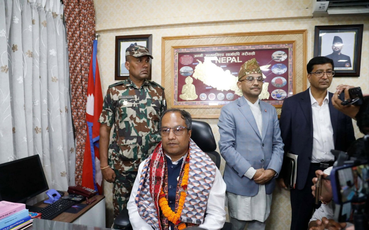 नवनियुक्त उद्योग मन्त्री साहले गरे पदभार ग्रहण