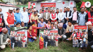 प्रचण्डद्दारा वाइसीएलले बनाएका २१ अस्थायी आवास हस्तान्तरण, पीडित भन्छन् : 'हाम्रा लागि यो सिंहदरबार हो'